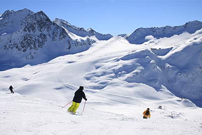 Skilaufen im Skigebiet Schnalstal